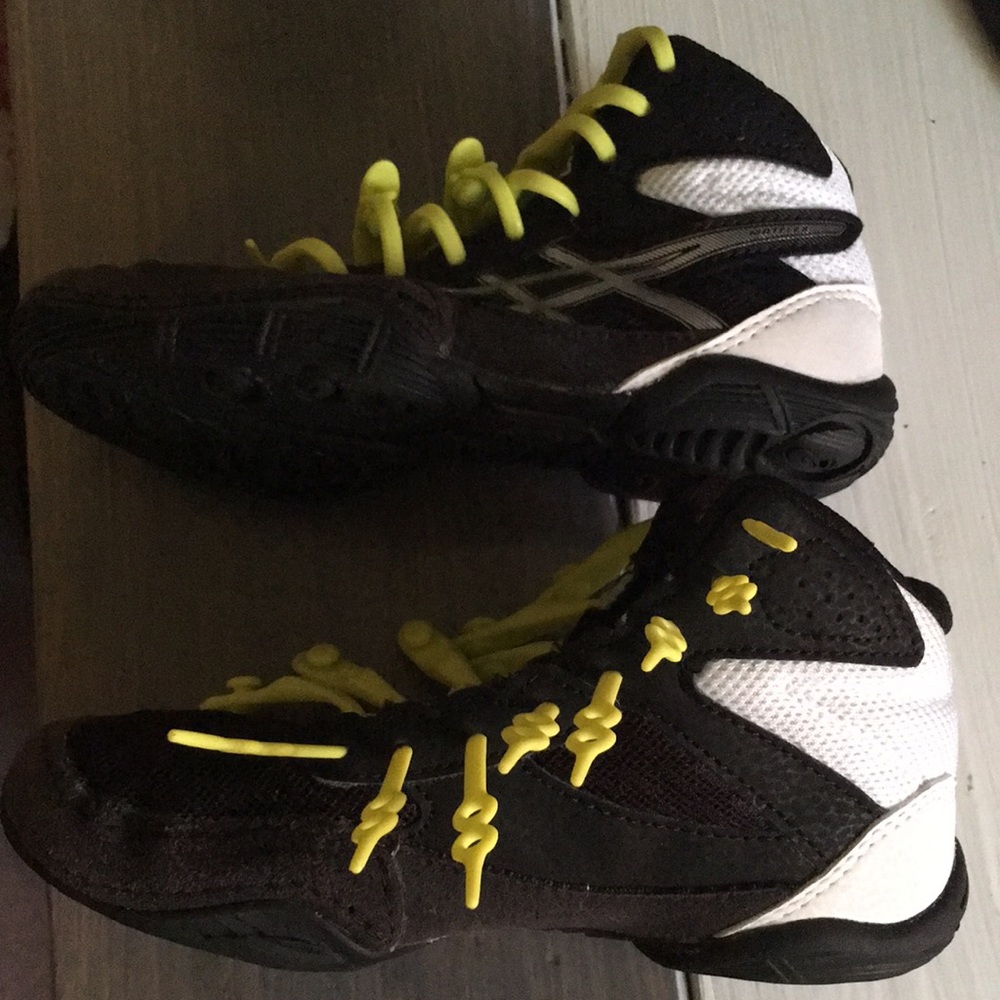 Little kid gender neutral ASICS wrestling shoes